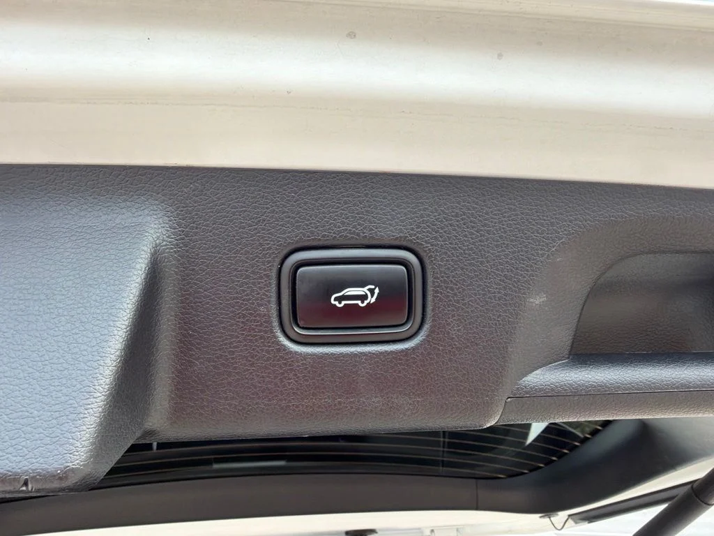 Used 2021 White Hyundai Calligraphy image 27