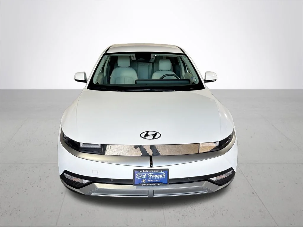 Used 2023 White Hyundai SEL image 3