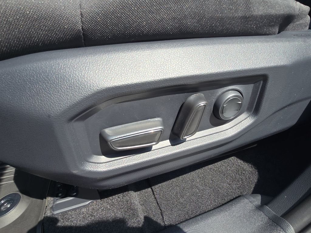 Used 2026  Toyota SR5 image 29