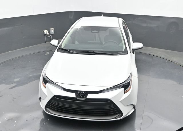 Used 2025 Wind Chill Pearl Toyota LE image 27