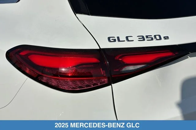 Used 2025 White Mercedes-Benz GLC 350e image 30