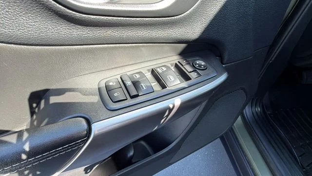 Used 2019 Green Jeep Latitude image 20