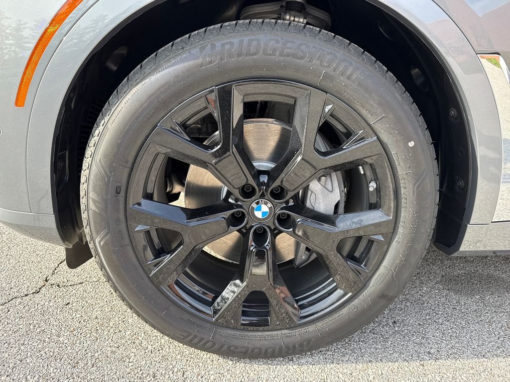 New 2026 Gray BMW xDrive40i image 9