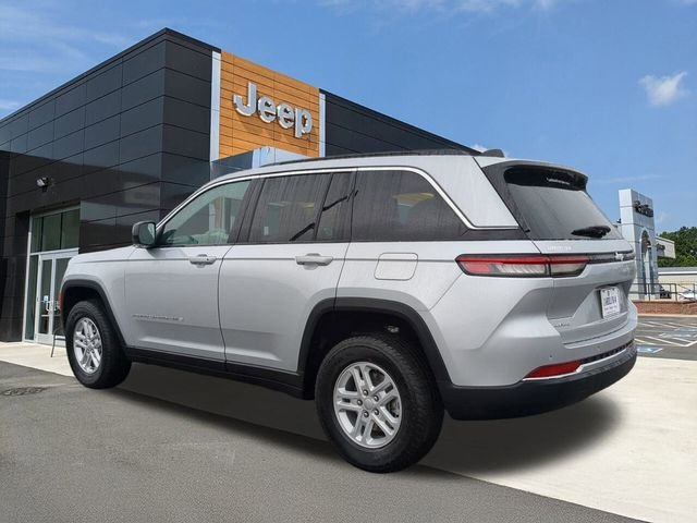 New 2025 Silver Zynith Exterior Paint Jeep Laredo image 14