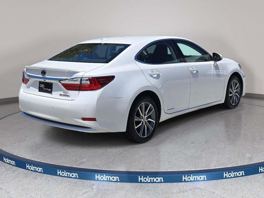 Used 2016 White Lexus 300h image 6
