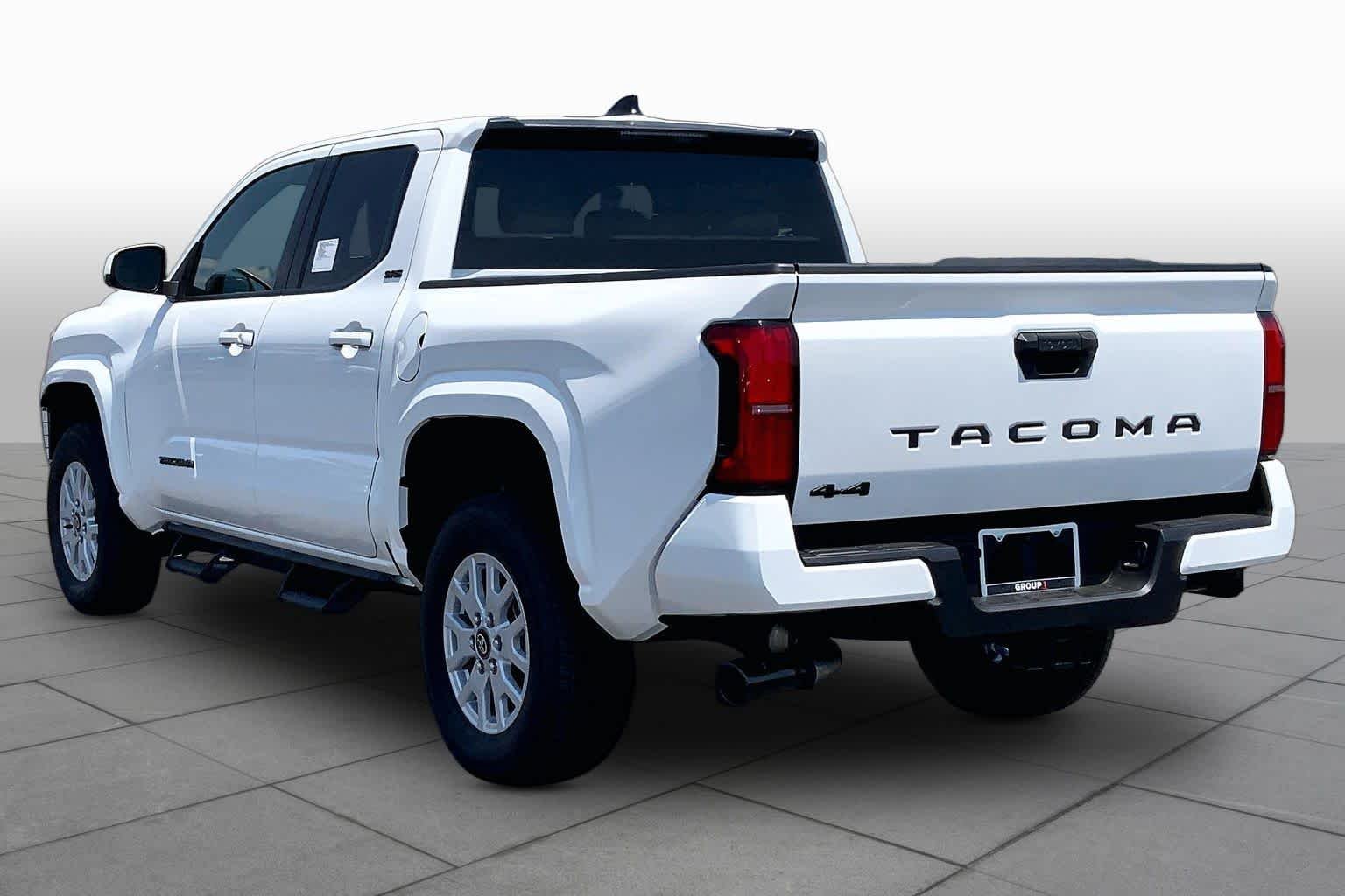2026 Toyota Tacoma SR5 - Photo 12