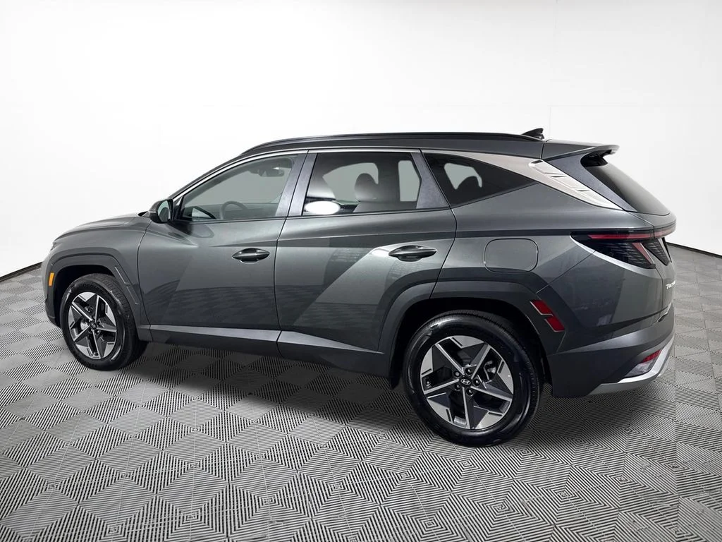 Used 2025 Gray Hyundai SEL Convenience image 11