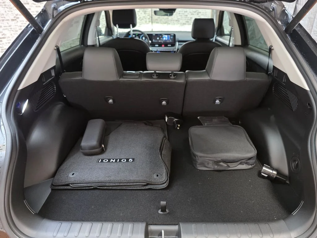 New 2026 Abyss Black Hyundai SEL image 13