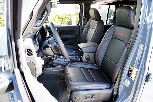 New 2026 Anvil Clear-Coat Exterior Paint Jeep Rubicon X image 23