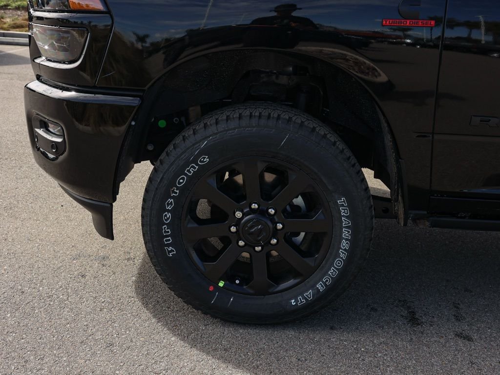 New 2026 Diamond Black Crystal Pearl-Coat Exterior Paint RAM Laramie image 10