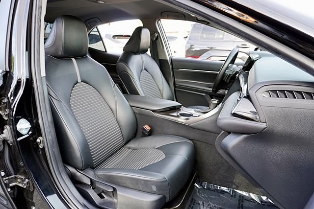 Used 2023  Toyota SE image 11