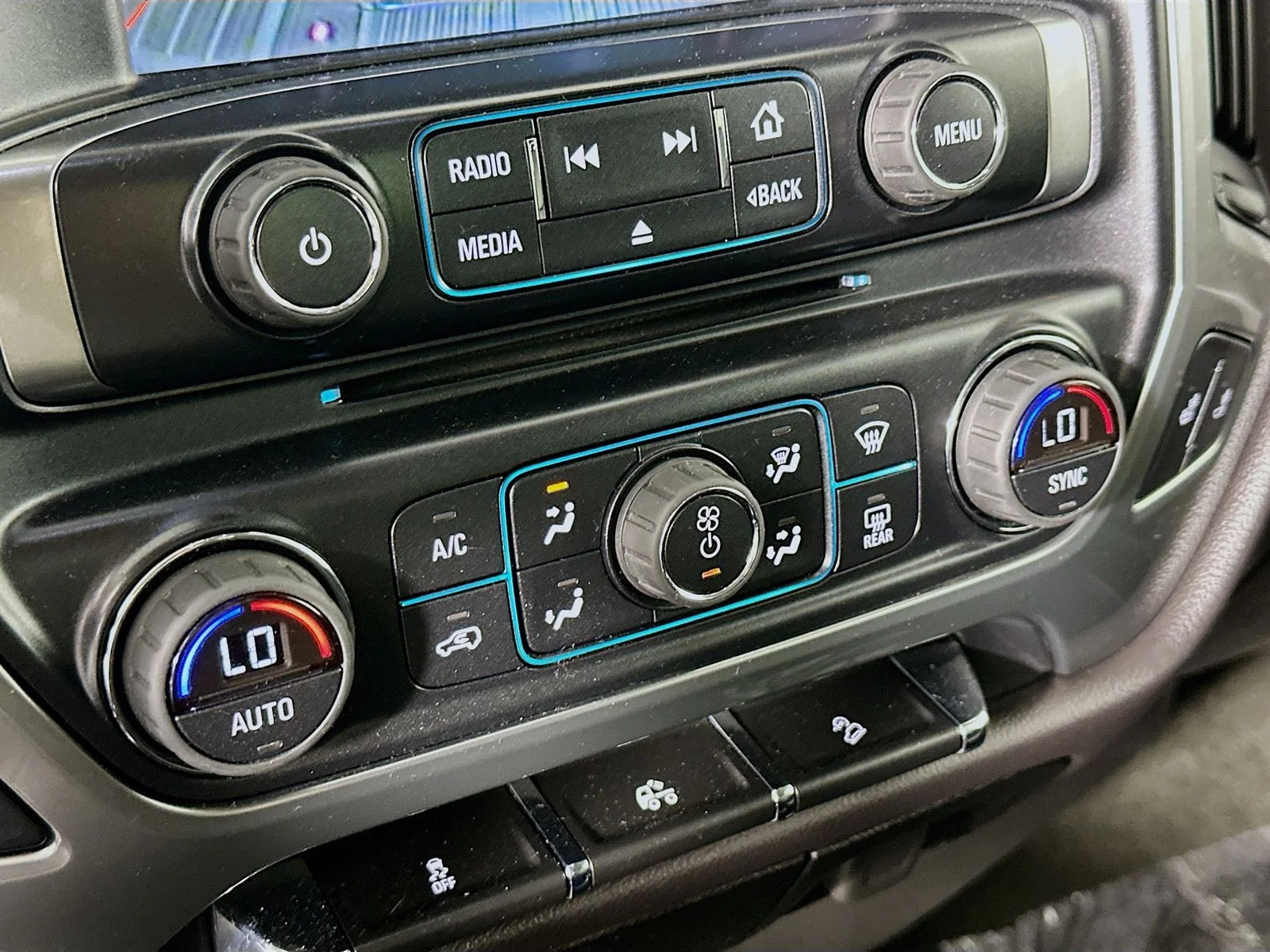Used 2014 Brownstone Metallic Chevrolet LT image 17
