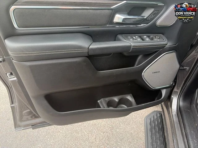New 2026 Granite Crystal Metallic Clear-Coat Exterior Paint RAM Laramie image 18