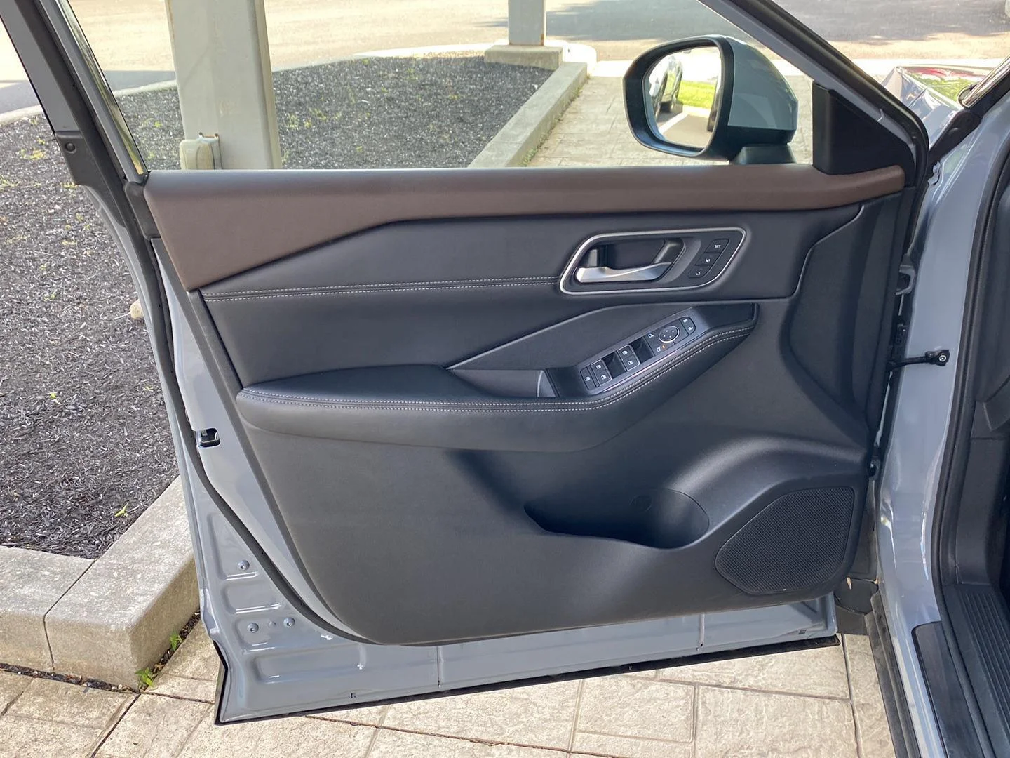 Used 2023 Boulder Gray Pearl Nissan Platinum image 24