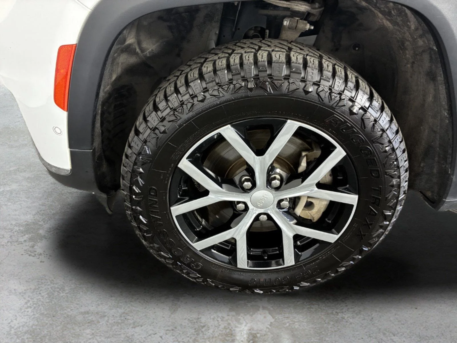 Used 2023 Bright White Clearcoat Jeep Limited image 16