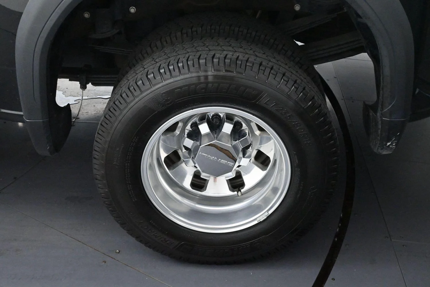 Used 2024 Onyx Black GMC Denali image 31