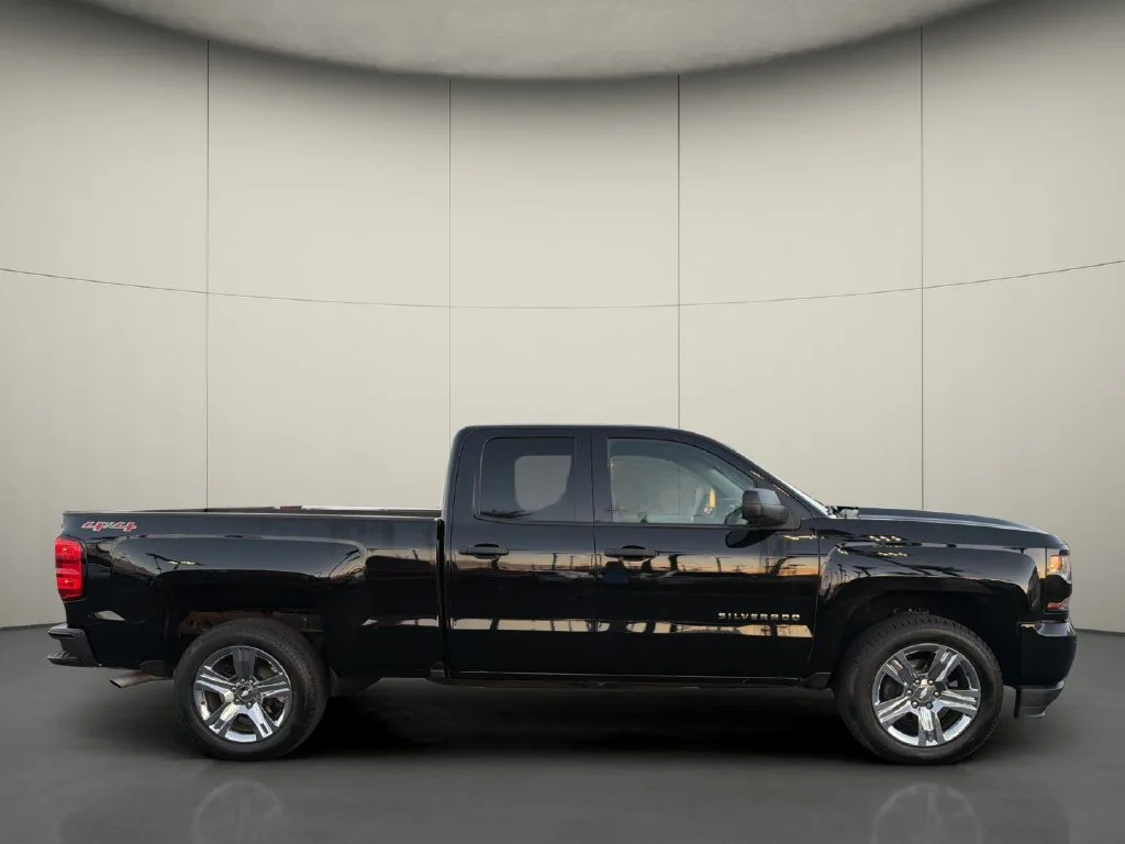 Used 2016 Black Chevrolet Custom image 8
