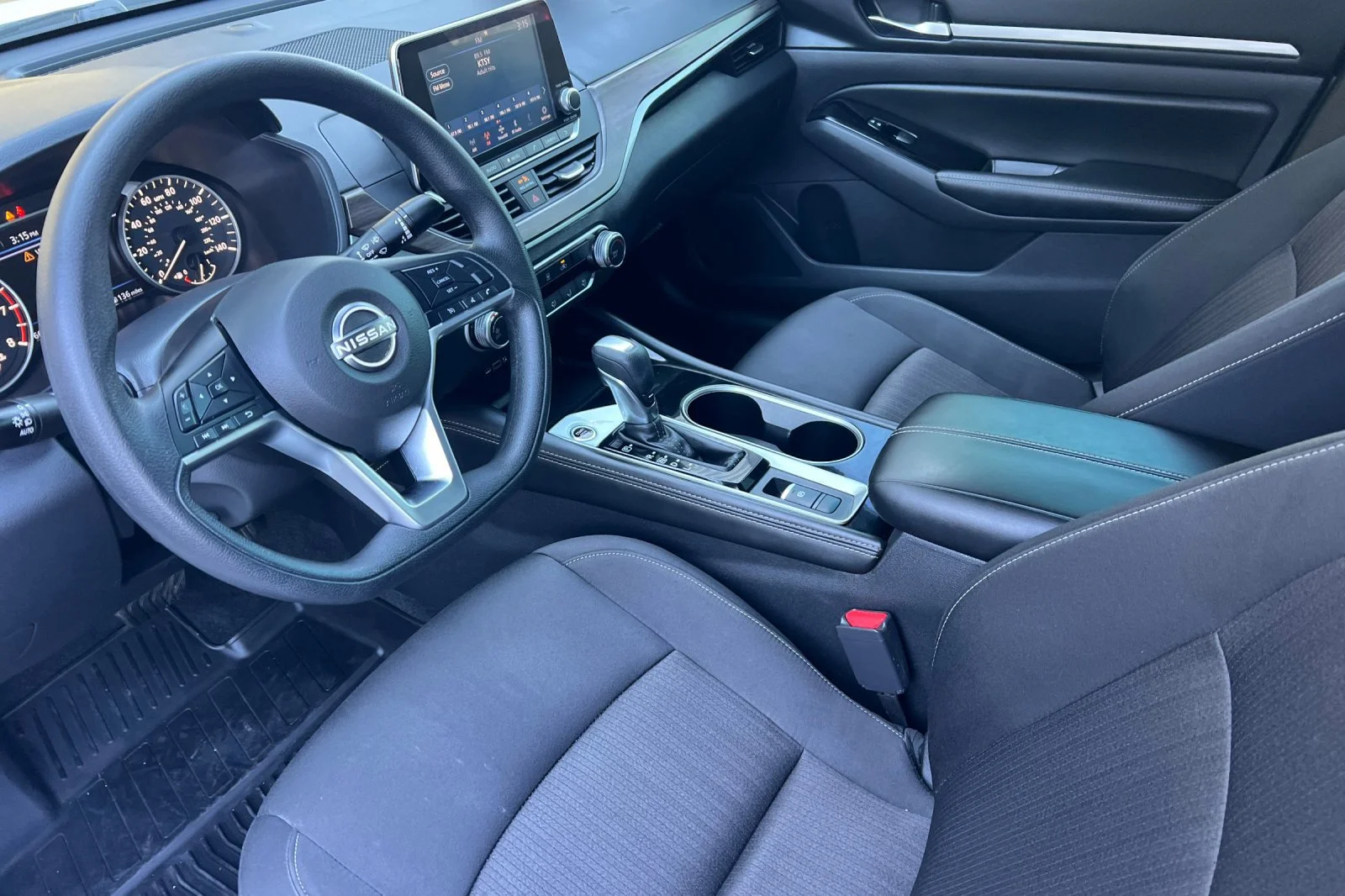 Used 2023 Pearl White Tricoat Nissan 2.5 SV image 9