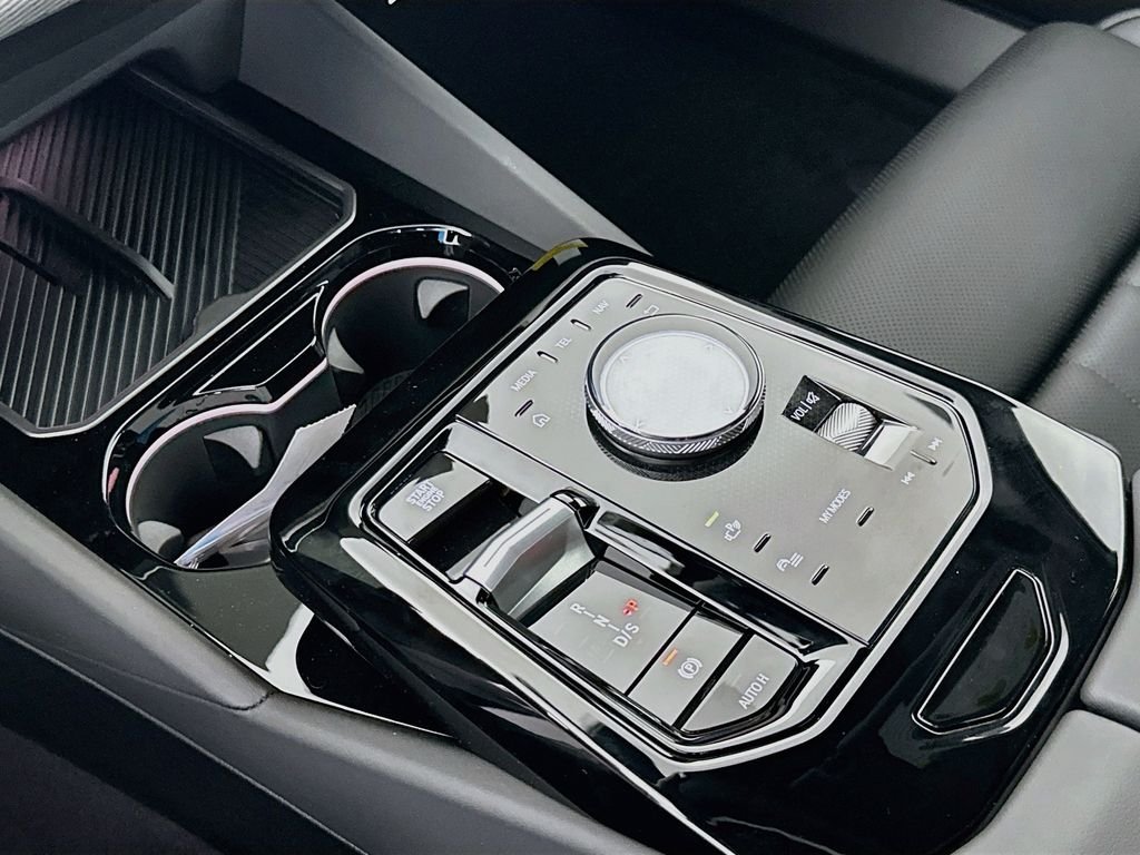 New 2027 Black Sapphire Metallic BMW 540i xDrive image 15