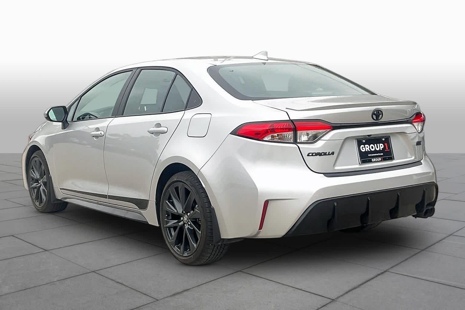 Used 2025 Classic Silver Metallic Toyota SE image 12