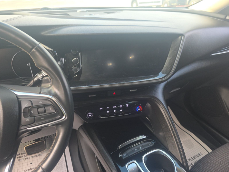 Used 2022  Buick Preferred image 11
