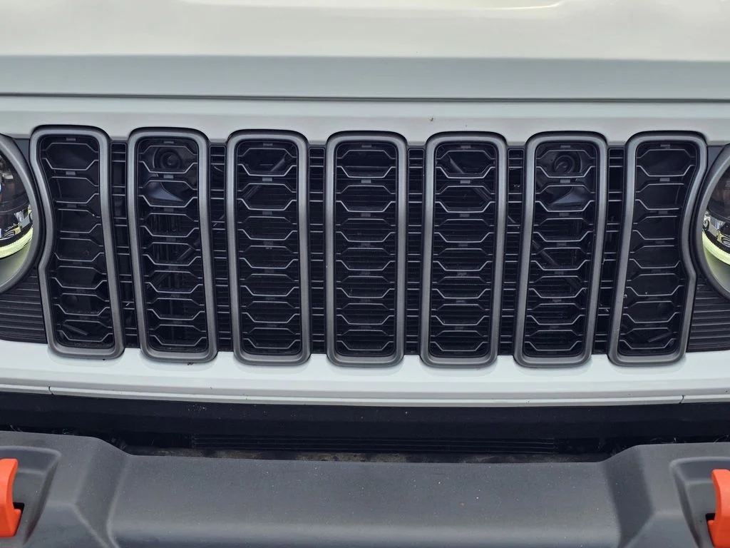 New 2026 Bright White Clear-Coat Exterior Paint Jeep Mojave image 3