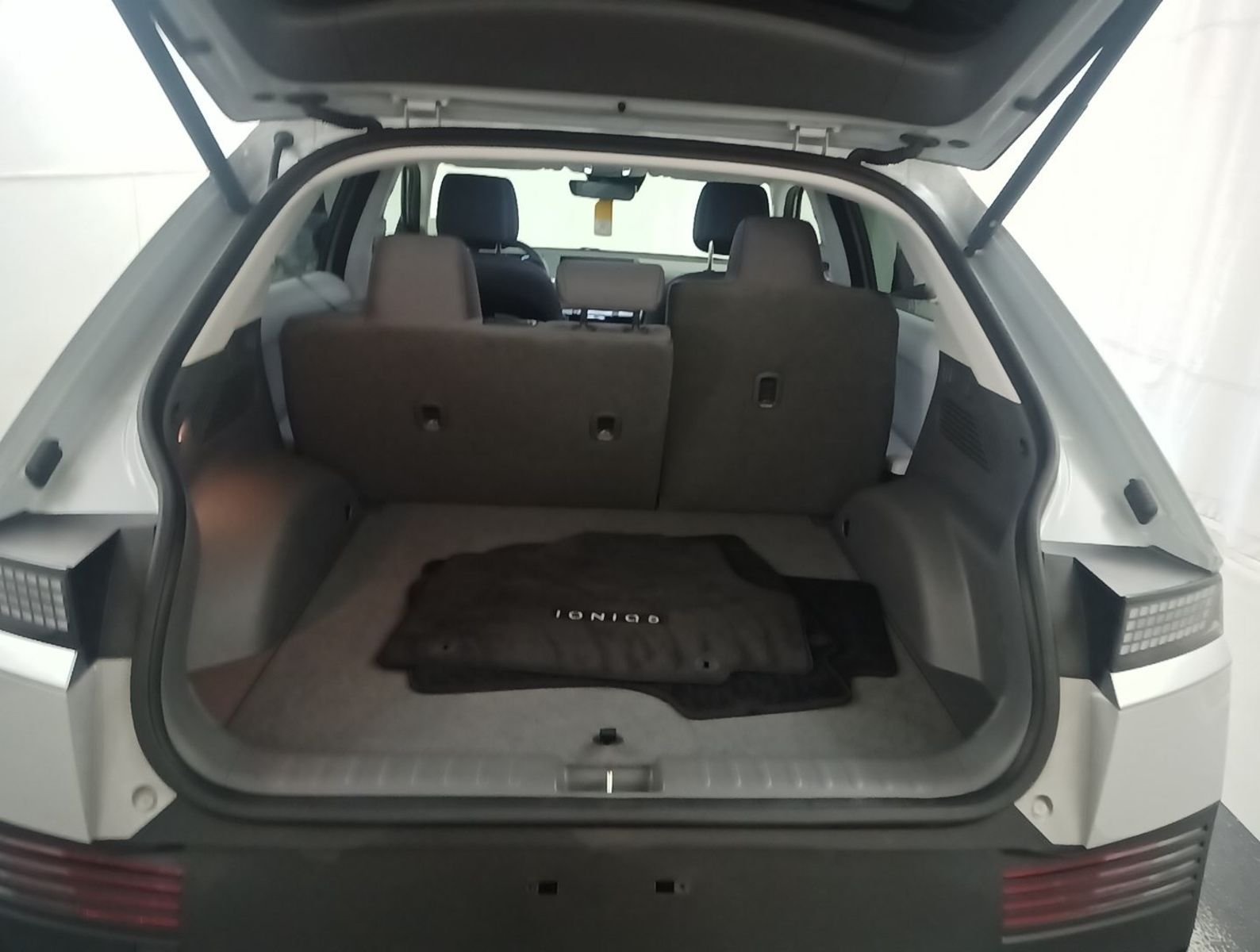 Used 2024 Gray Hyundai SEL image 10