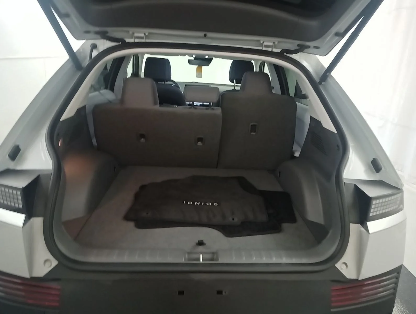 Used 2024 Gray Hyundai SEL image 10