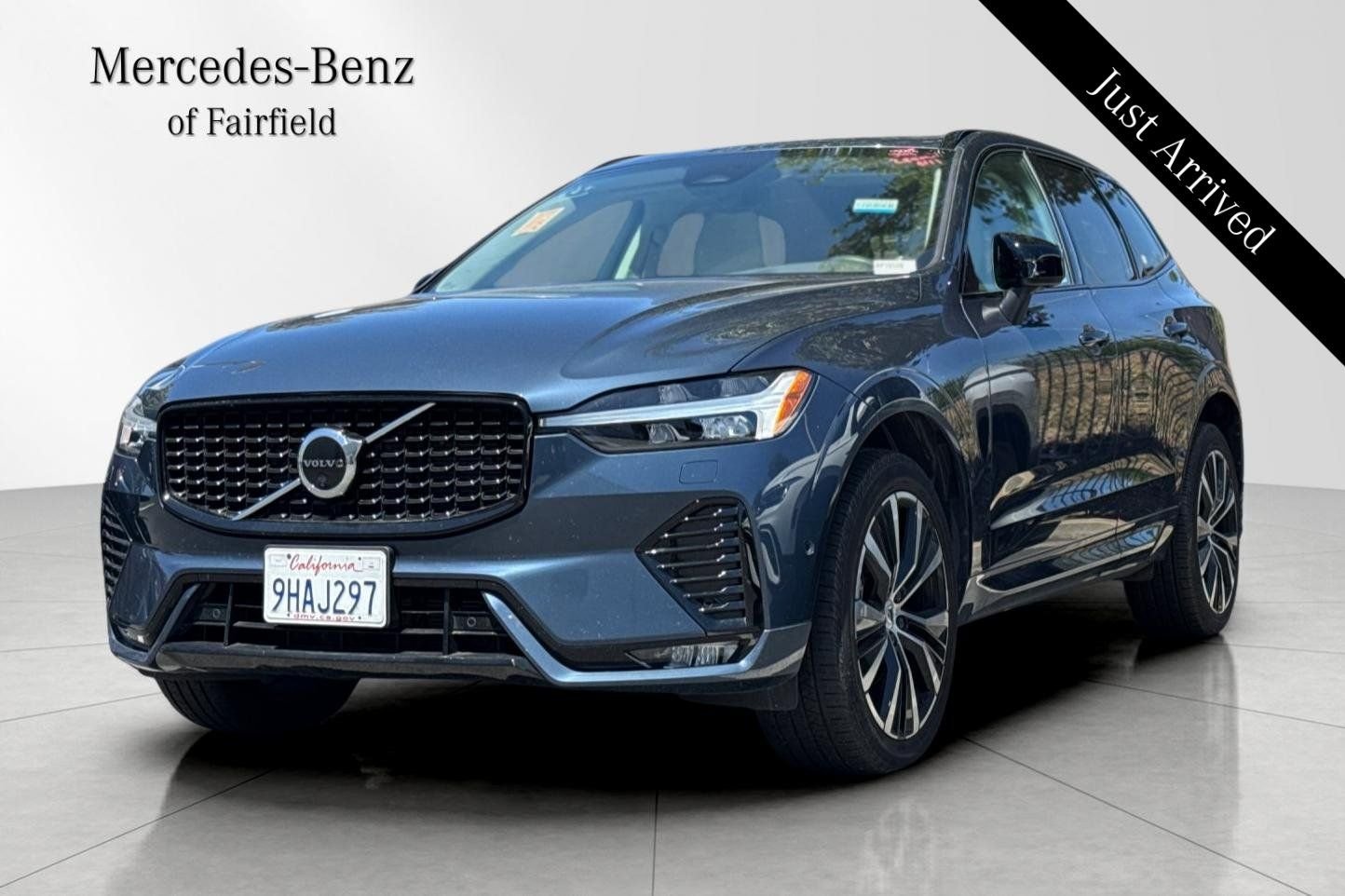 2023 Volvo XC60 B5 Plus Dark Theme FWD's photo