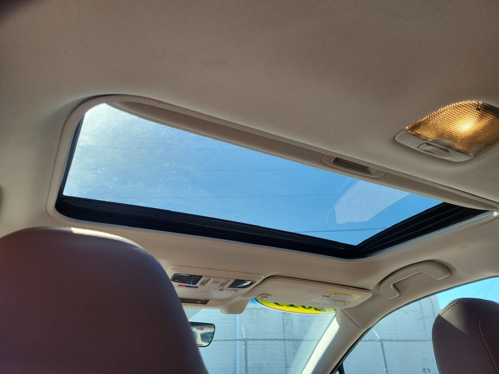 Used 2019 Black Subaru 2.5i Touring image 16