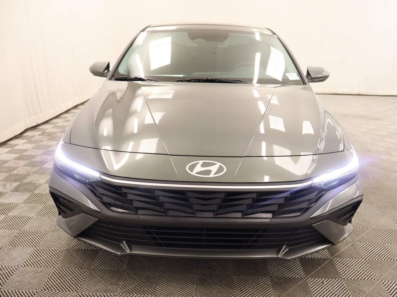 New 2026 Amazon Gray Pearl Hyundai SE image 4