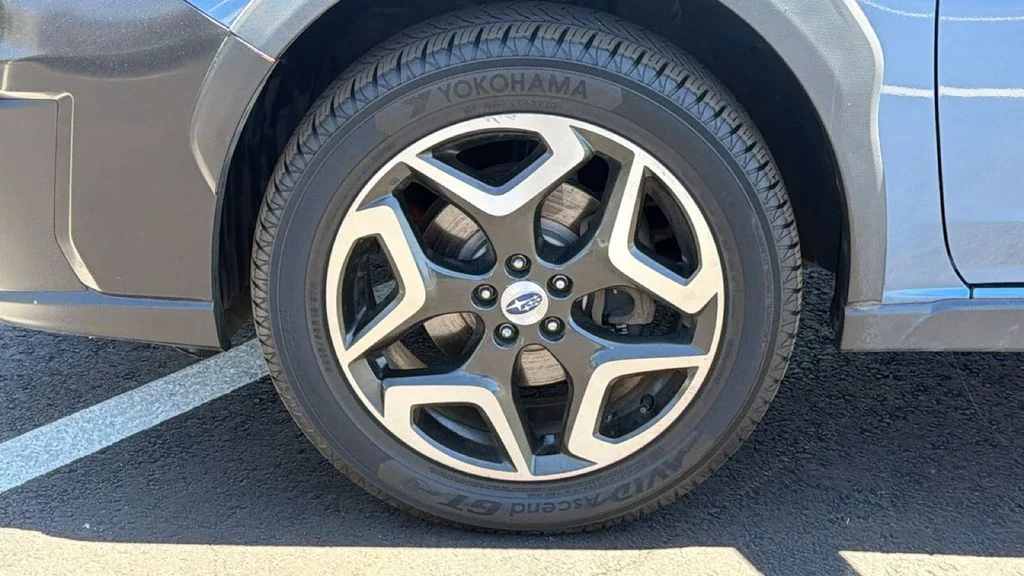 Used 2018 Quartz Blue Subaru 2.0i Limited image 9