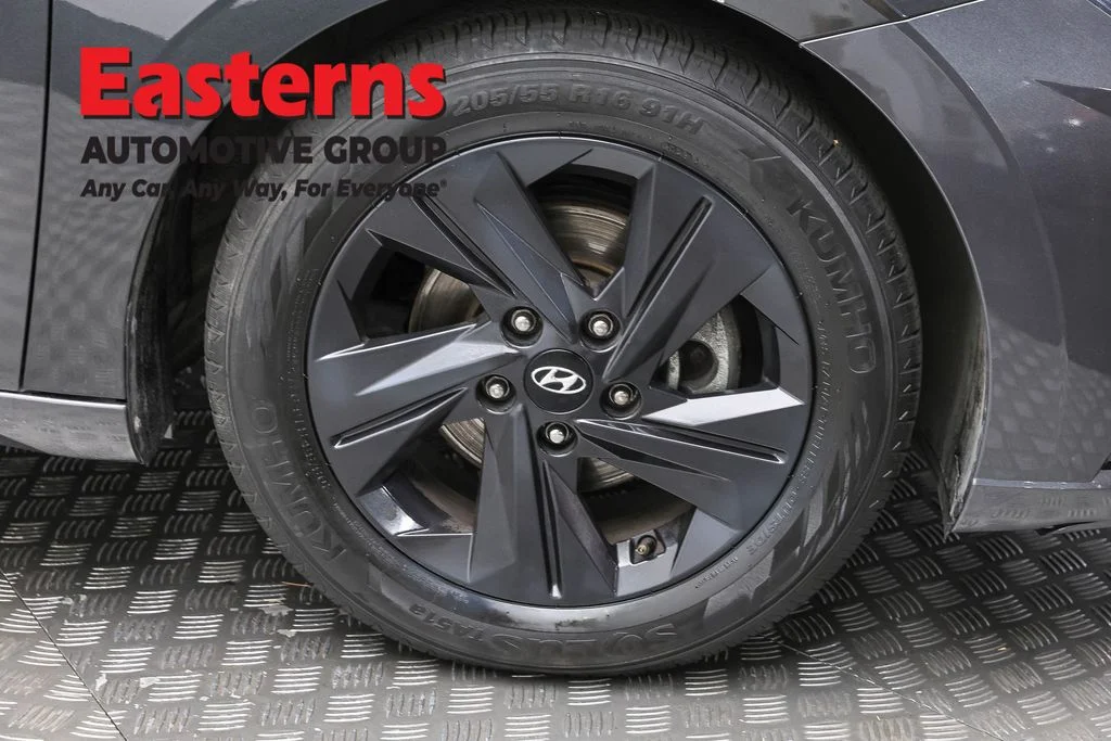 Used 2021 Gray Hyundai SEL image 31