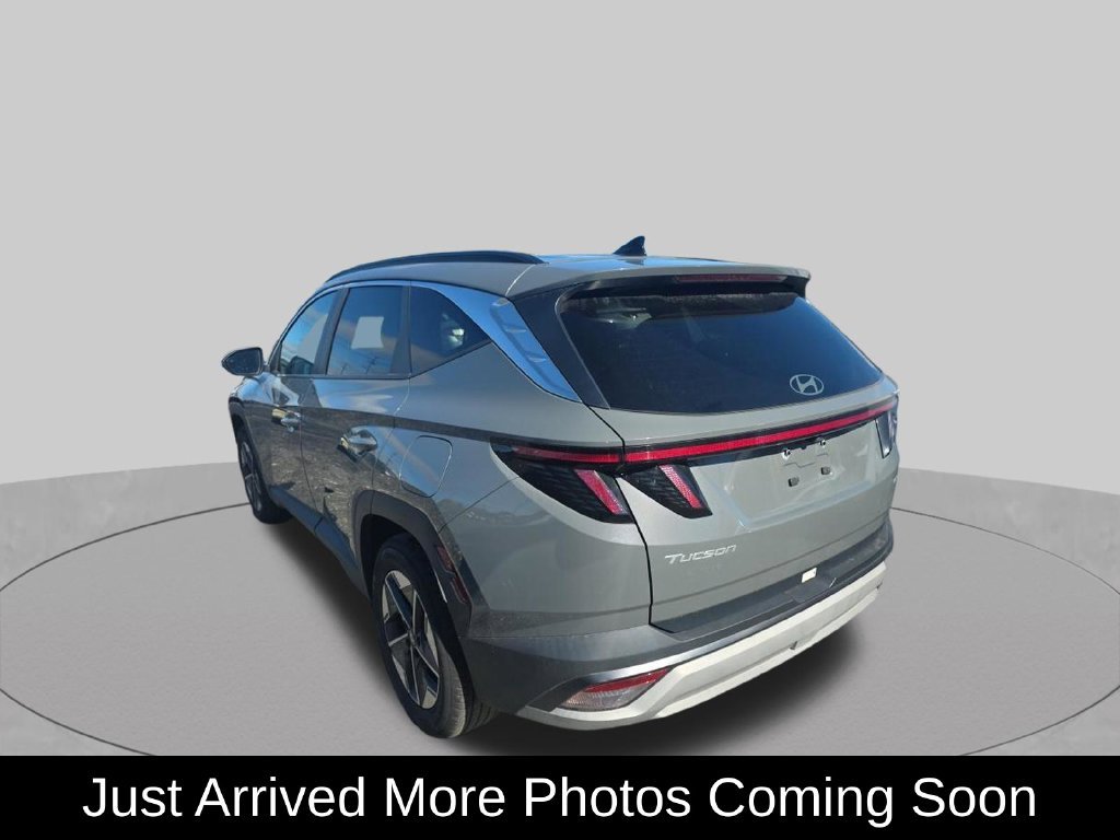 Used 2025 Hampton Gray Hyundai SEL Convenience image 2