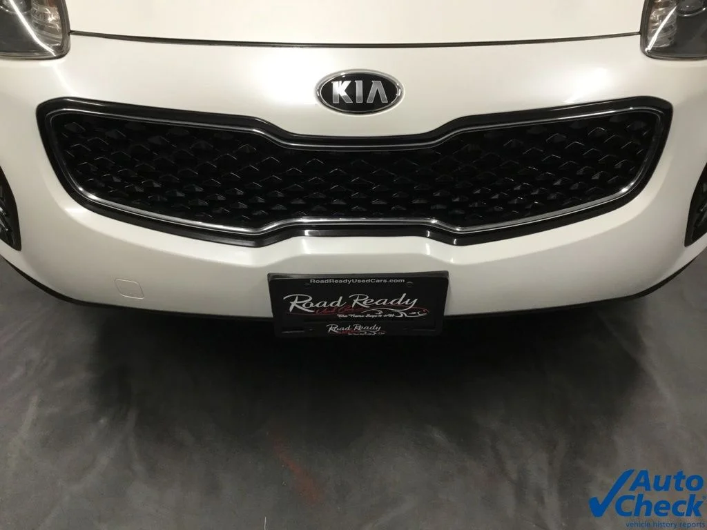 Used 2018 White Kia EX image 18