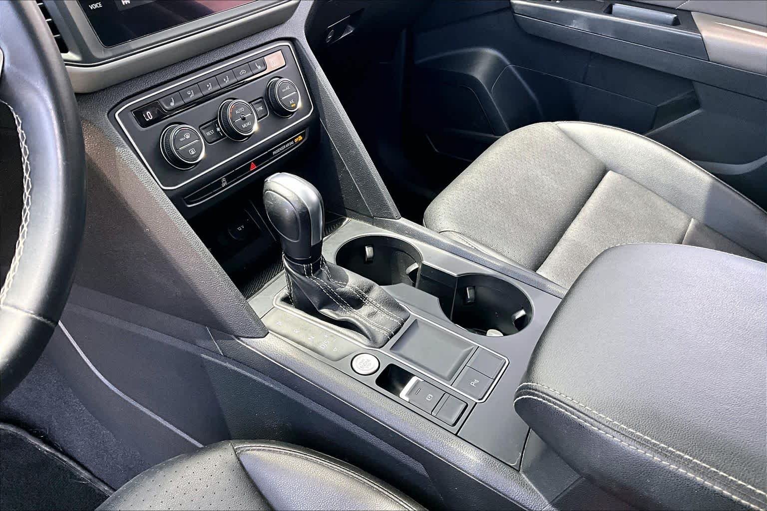 Used 2021 Tourmaline Blue Metallic Volkswagen 3.6L V6 SE w/Technology image 17