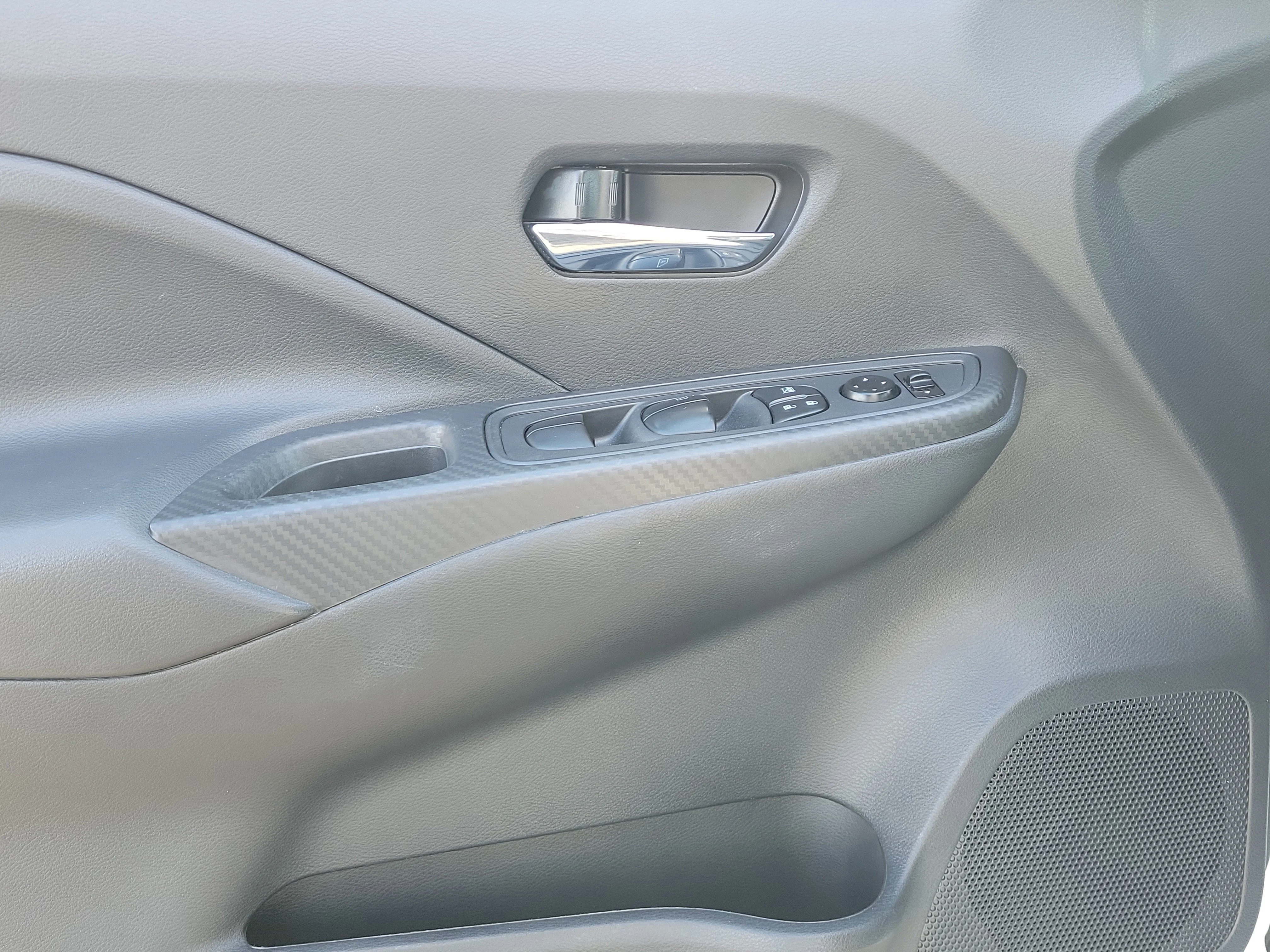 Used 2025 Aspen White Tricoat Nissan SV image 11