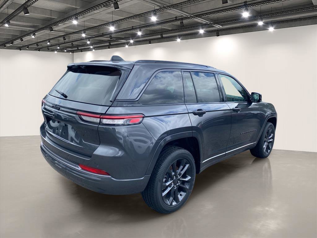 New 2026 Baltic Gray Metallic Clear-Coat Exterior Paint Jeep Limited Reserve image 4