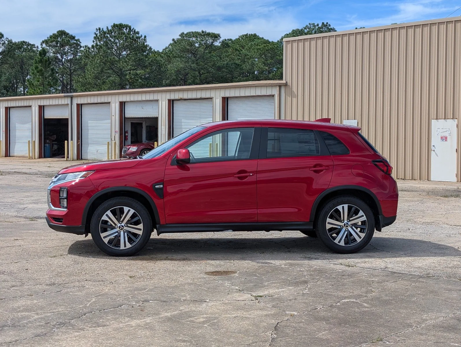 New 2027  Mitsubishi 2.0 ES image 2