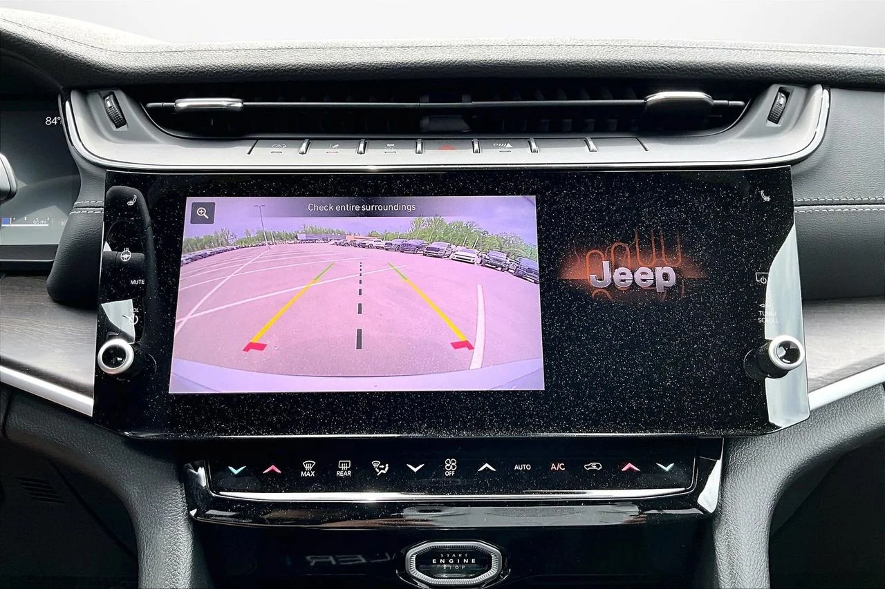 New 2026 Silver Zynith Exterior Paint Jeep Altitude image 13