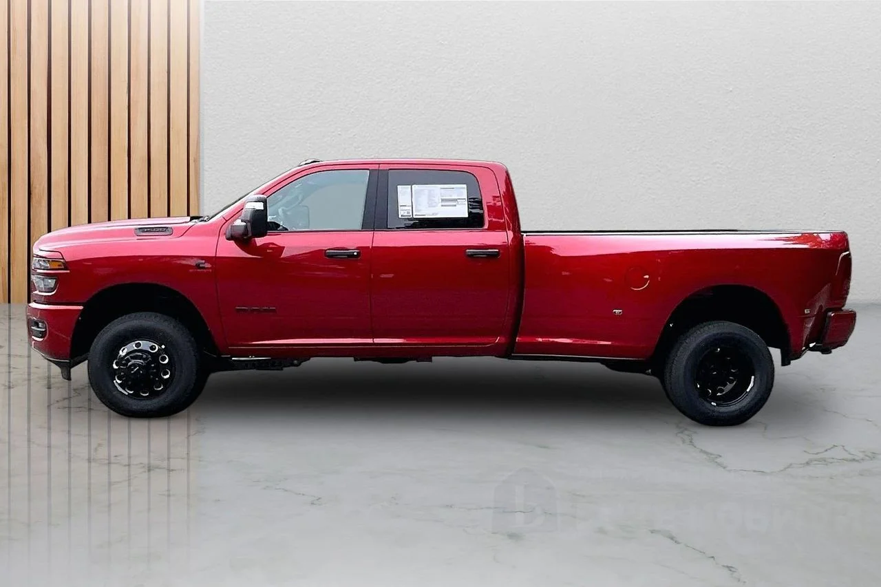 New 2026 Molten Red Pearl-Coat Exterior Paint RAM Big Horn image 6
