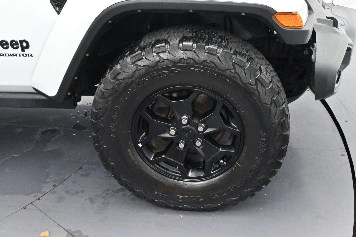 Used 2022 White Jeep Willys image 27