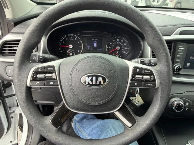 Used 2020 White Kia L image 14