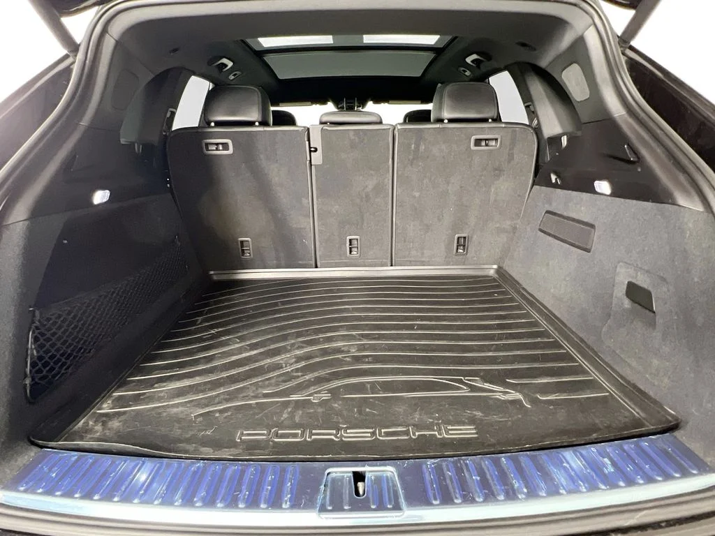 Used 2023  Porsche Base image 28