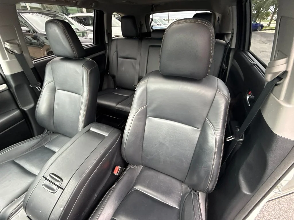 Used 2018 White Toyota XLE image 14