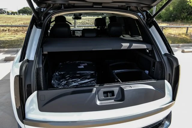 New 2026 Fuji White Land Rover SE image 67