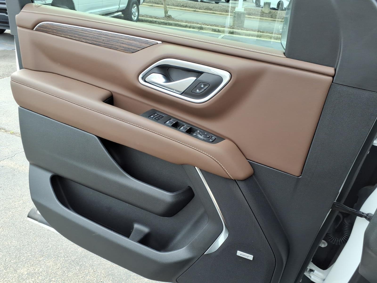Used 2024 Iridescent Pearl Tricoat Chevrolet High Country image 29
