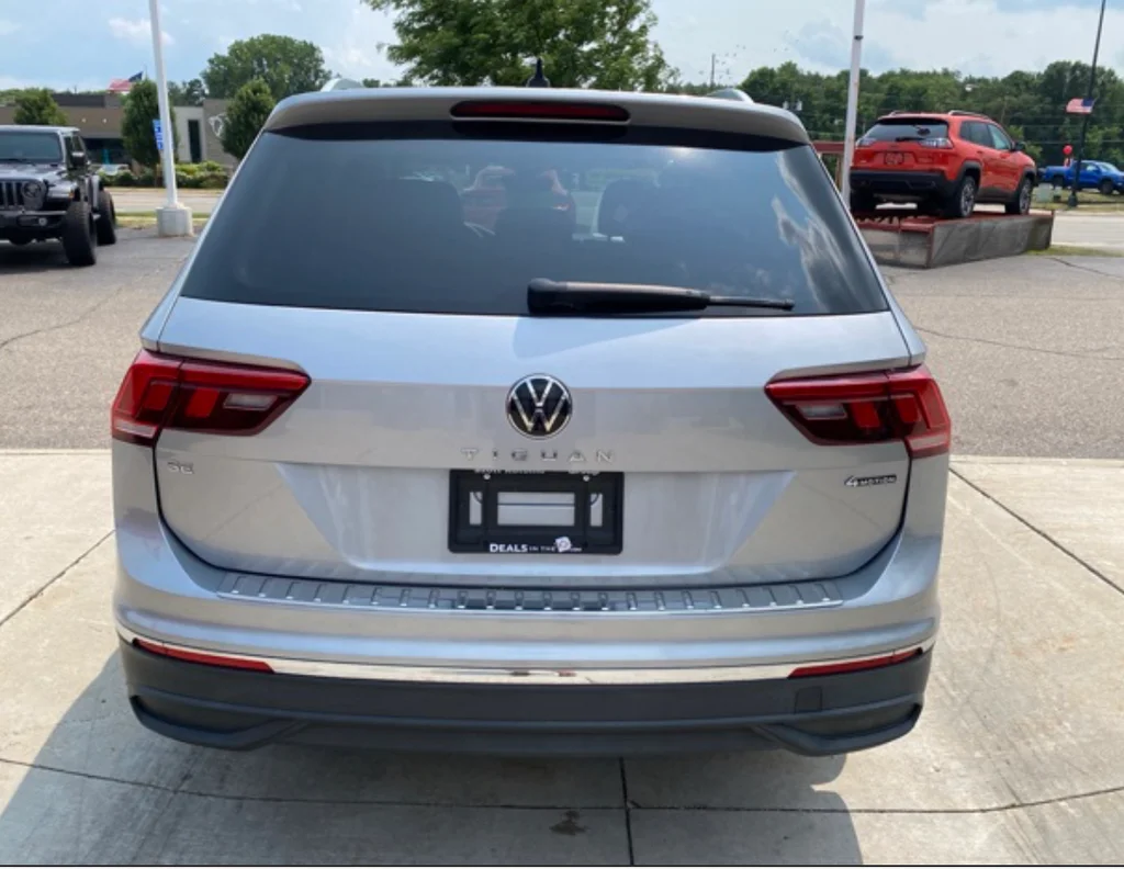 2023 Volkswagen Tiguan SE - Photo 9