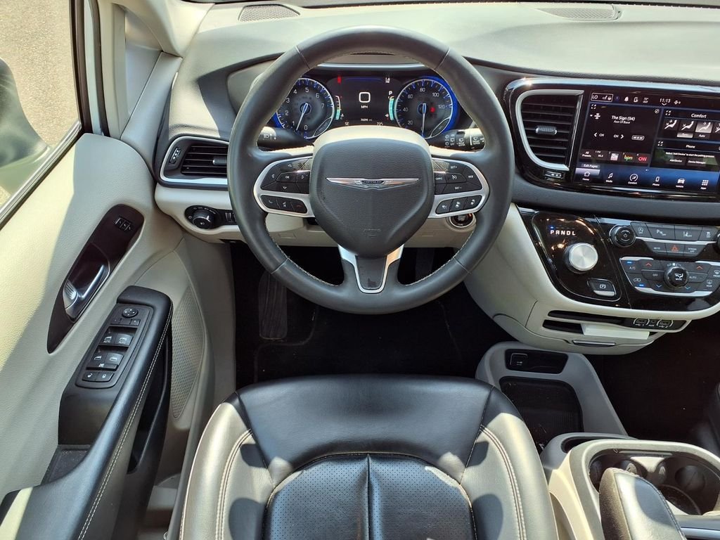 Used 2023 White Chrysler Touring L image 15