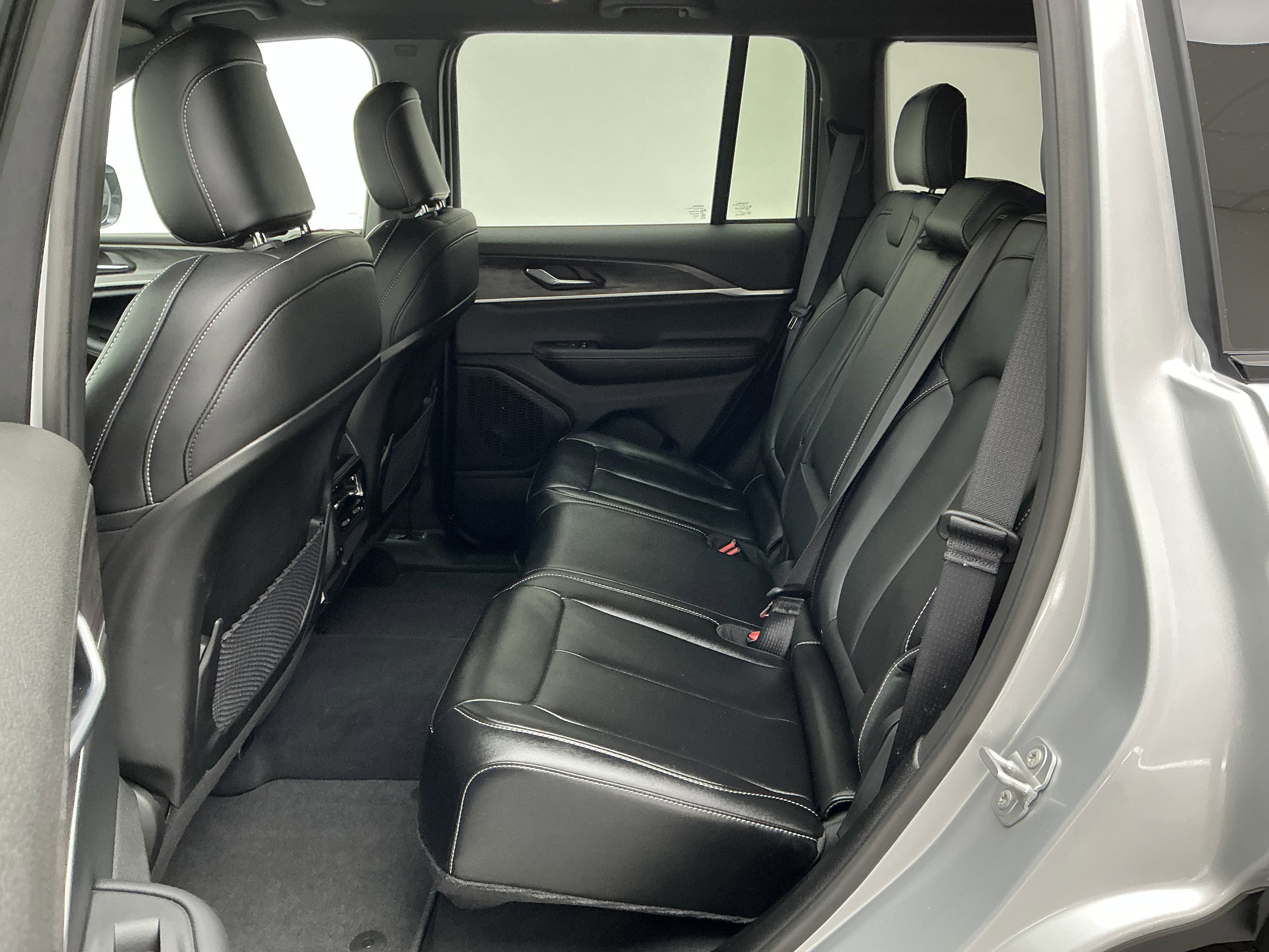 Used 2025 Silver Zynith Jeep Limited image 19